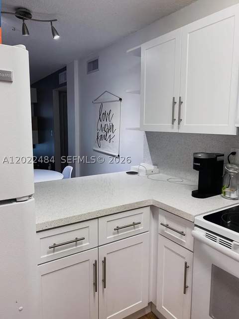 2775 W 52nd St 206, Hialeah FL - photo 23 of 28