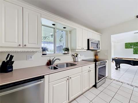 2501 NE 209th Ter, Miami FL - photo 15 of 47