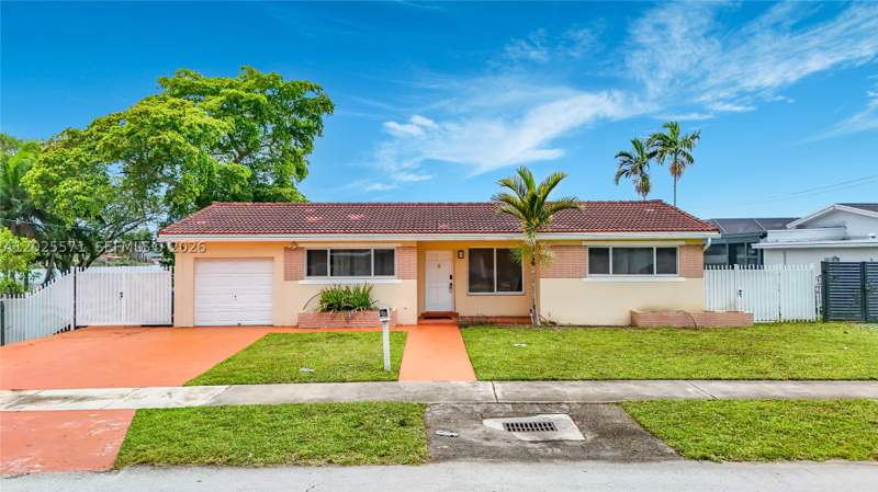 3 bedroom SingleFamilyResidence at 2501 NE 209th Ter, Sunswept Isle, Miami — photo 5
