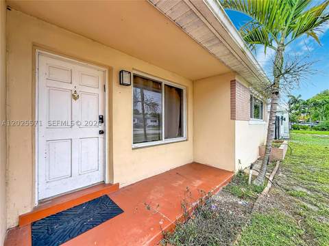 2501 NE 209th Ter, Miami FL - photo 7 of 47