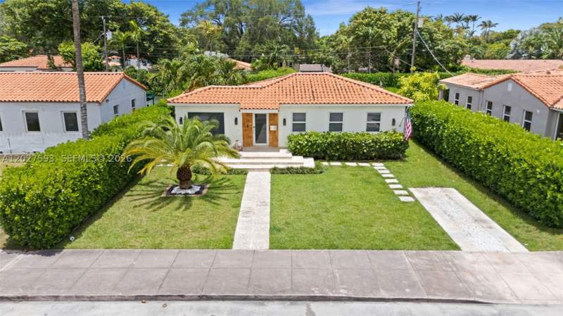 3 bedroom SingleFamilyResidence at 39 Montilla Ave, Coral Gables Flagler Stre, Coral Gables — photo 3