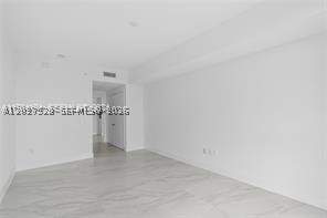 17111 Biscayne Blvd 1210, North Miami Beach FL - photo 8 of 68