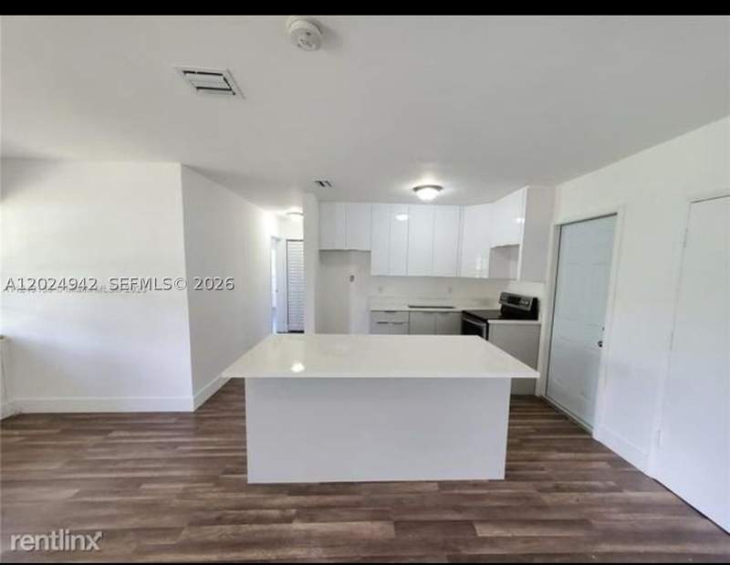 3 bedroom SingleFamilyResidence at 1770 NE 170th St, Fulford By Sea Sec E, North Miami Beach — photo 3