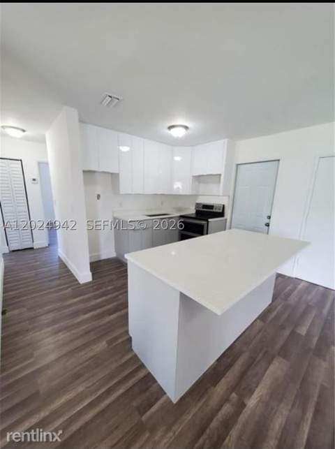 1770 NE 170th St, North Miami Beach FL - photo 6 of 11