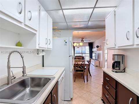 201 178th Dr 315, Sunny Isles Beach FL - photo 21 of 49