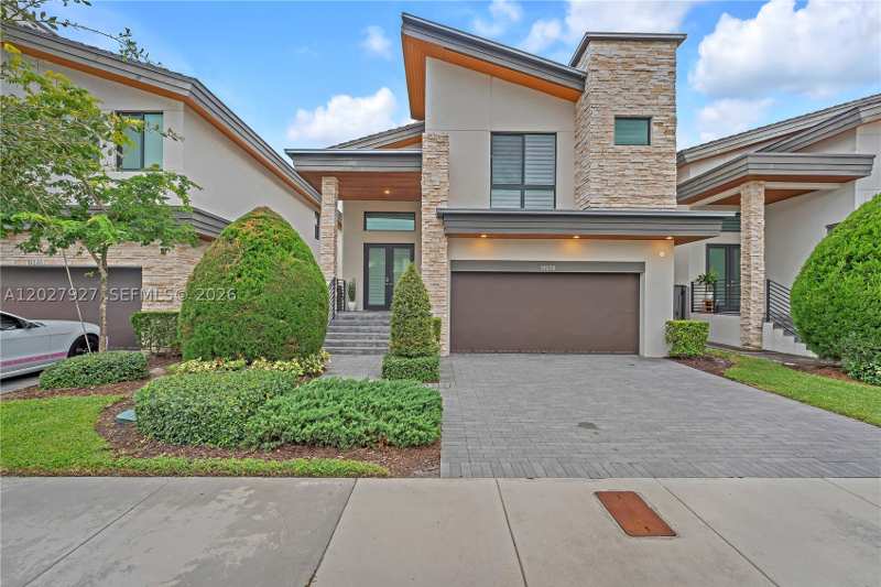 4 bedroom SingleFamilyResidence at 10250 NW 76th Ter, Grand Bay South Estates, Doral — photo 1