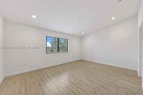 476 NE 194th Ter, Miami FL - photo 11 of 20