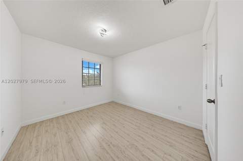 476 NE 194th Ter, Miami FL - photo 15 of 20