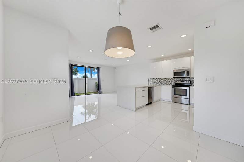3 bedroom Townhouse at 476 NE 194th Ter, Champion Lakes, Miami — photo 3