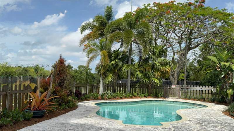 4 bedroom SingleFamilyResidence at 19505 SW 272nd St, Redland, Homestead — photo 5
