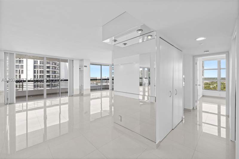 2 bedroom Condominium at 19195 NE 36th Ct 2705, Mystic Pointe Condo No Tw, Aventura — photo 3