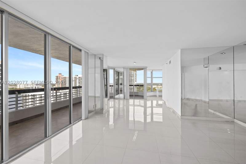2 bedroom Condominium at 19195 NE 36th Ct 2705, Mystic Pointe Condo No Tw, Aventura — photo 5