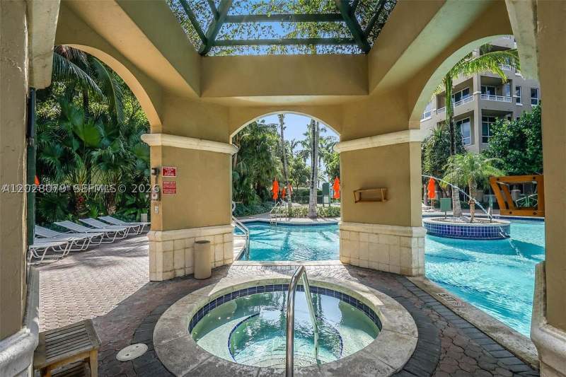 2 bedroom Condominium at 19501 W Country Club Dr 2313, Turnberry On The Green Co, Aventura — photo 4