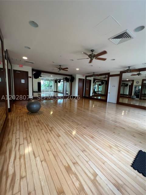 19501 W Country Club Dr 2313, Aventura FL - photo 6 of 8