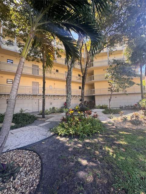 8290 Lake Dr 506, Doral FL - photo 13 of 15