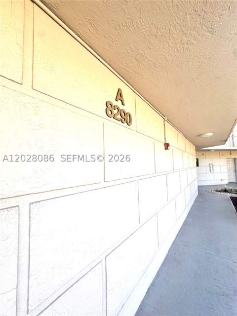 8290 Lake Dr 506, Doral FL - photo 6 of 15