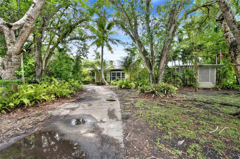 4 bedroom SingleFamilyResidence at 6980 SW 104th St, Kendall Gardens, Pinecrest — photo 2