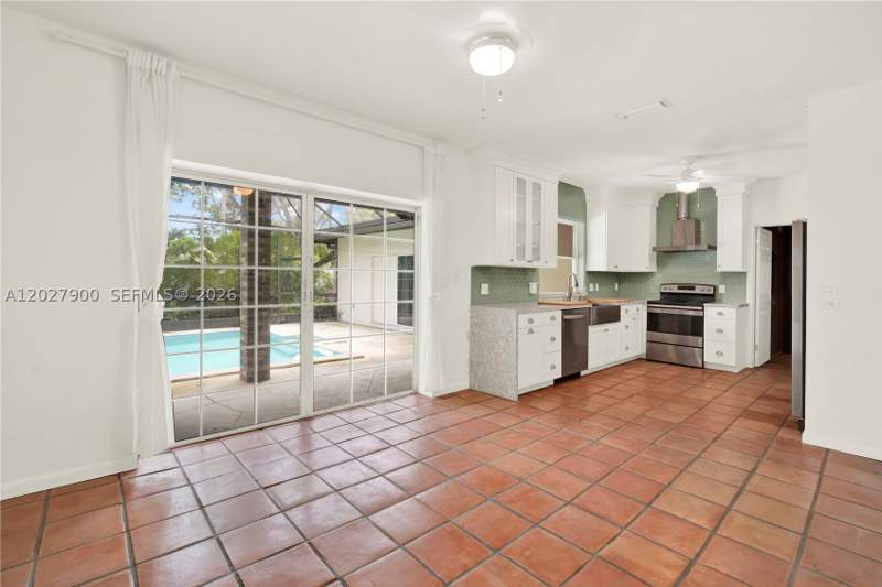 4 bedroom SingleFamilyResidence at 6980 SW 104th St, Kendall Gardens, Pinecrest — photo 5