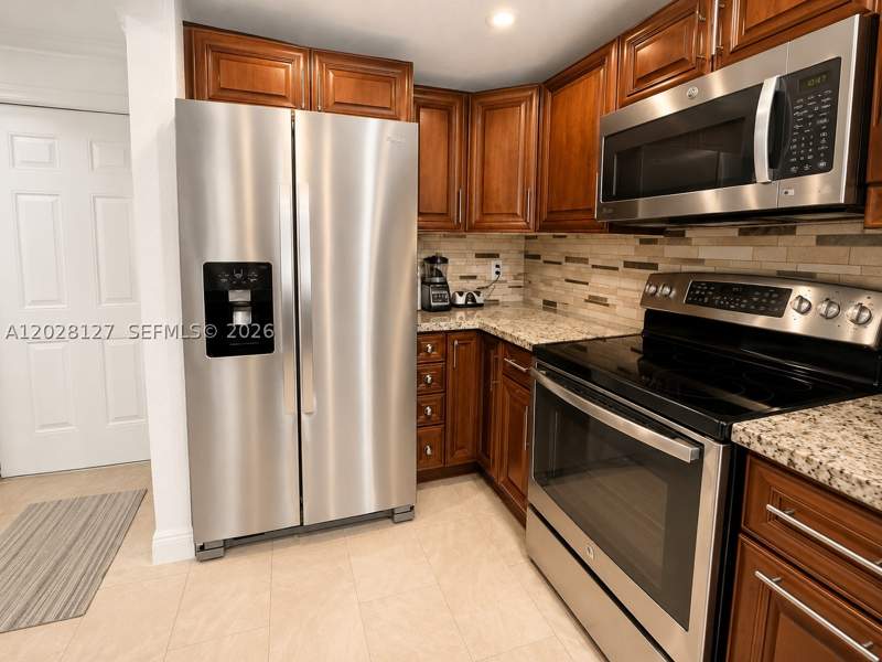 2 bedroom Condominium at 1901 NW S River Dr 5A, River Club Townhouse Cond, Miami — photo 2