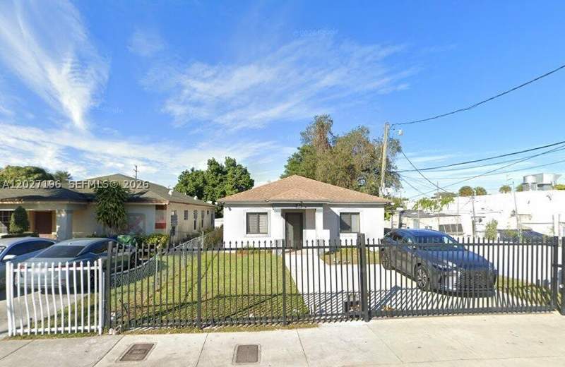 3 bedroom SingleFamilyResidence at 2221 NW 57th St, Gorray Park, Miami — photo 3
