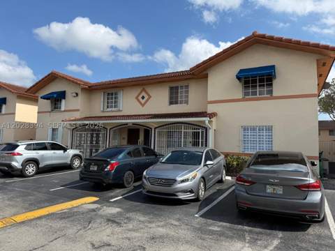 2212 W 74th St 201-28, Hialeah FL - photo 10 of 11