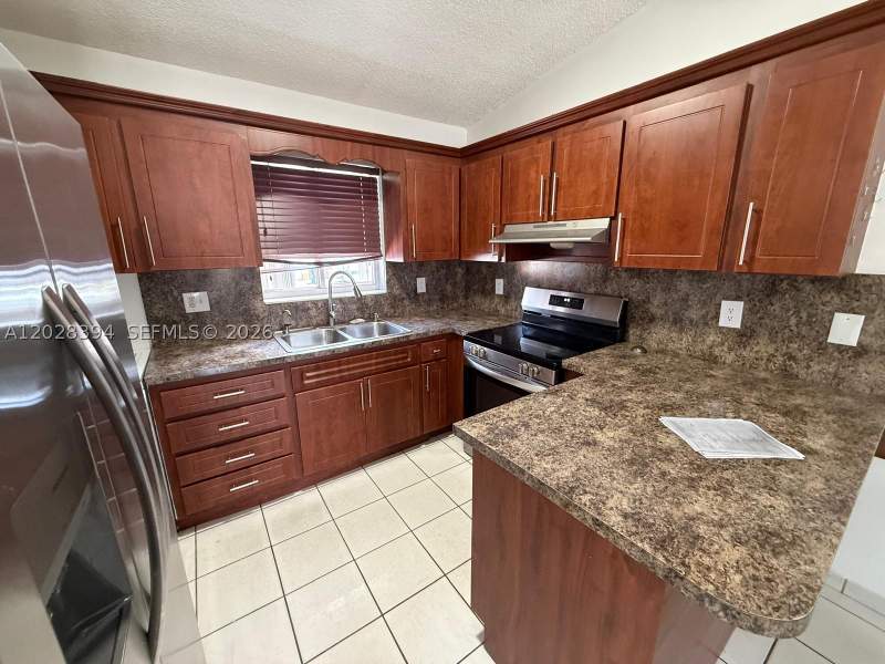 2 bedroom Condominium at 2212 W 74th St 201-28, Alcazar Villas Condo, Hialeah — photo 2