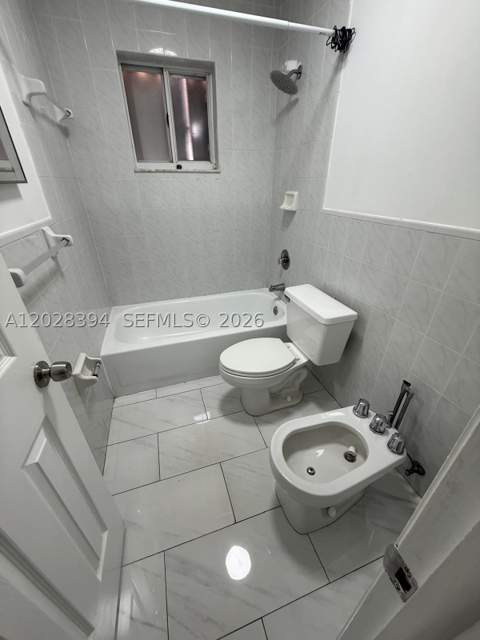 2212 W 74th St 201-28, Hialeah FL - photo 7 of 11