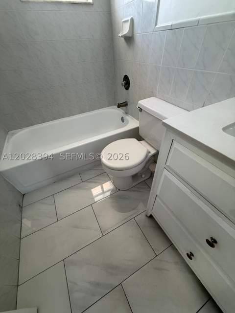 2212 W 74th St 201-28, Hialeah FL - photo 8 of 11