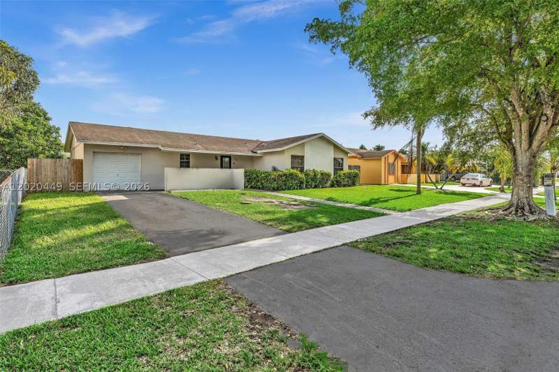 4 bedroom SingleFamilyResidence at 11061 SW 163rd St, Pine Lake Sec Two, Miami — photo 3