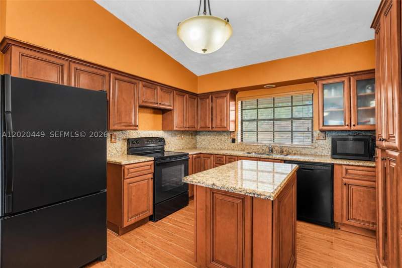 4 bedroom SingleFamilyResidence at 11061 SW 163rd St, Pine Lake Sec Two, Miami — photo 4