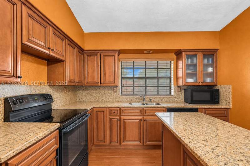 4 bedroom SingleFamilyResidence at 11061 SW 163rd St, Pine Lake Sec Two, Miami — photo 5