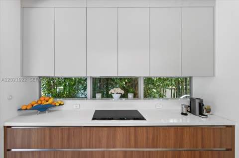 625 Curtiswood Dr, Key Biscayne FL - photo 10 of 48