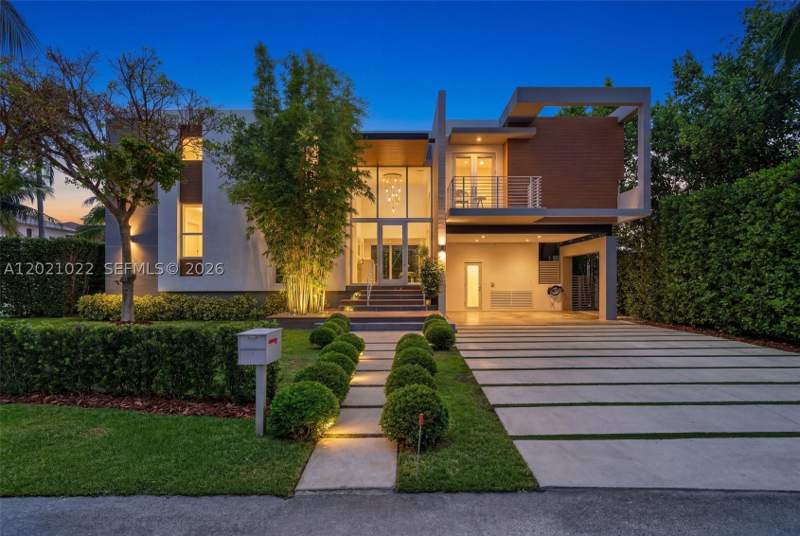 5 bedroom SingleFamilyResidence at 625 Curtiswood Dr, Biscayne Key Estates, Key Biscayne — photo 2