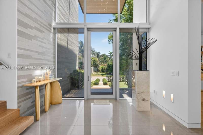 5 bedroom SingleFamilyResidence at 625 Curtiswood Dr, Biscayne Key Estates, Key Biscayne — photo 3