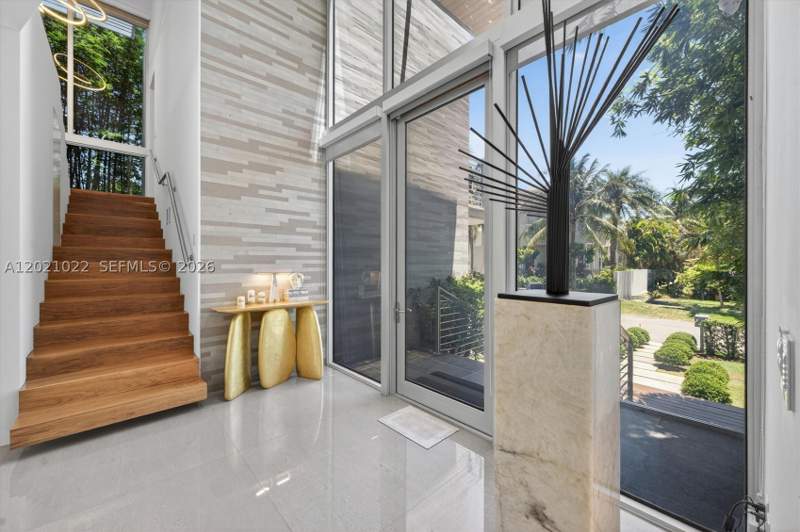 5 bedroom SingleFamilyResidence at 625 Curtiswood Dr, Biscayne Key Estates, Key Biscayne — photo 4