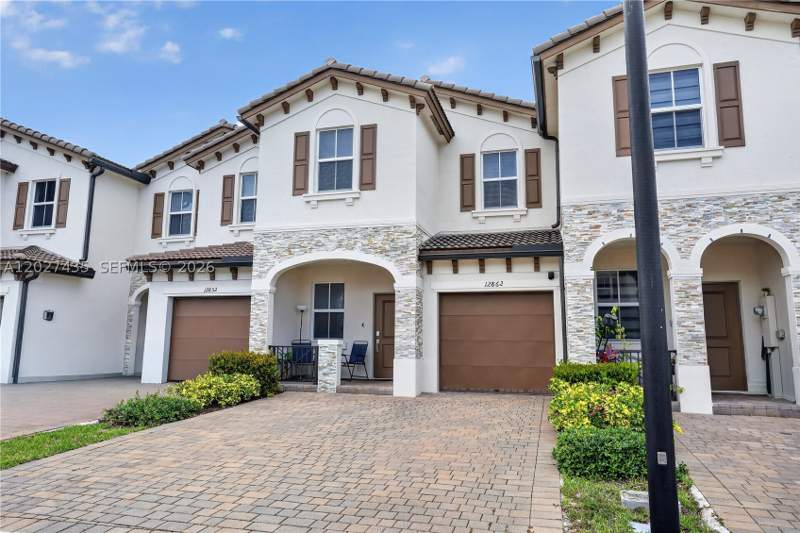 3 bedroom Townhouse at 12862 NW 23rd Pl, Golf Park Sec 1, Miami — photo 2