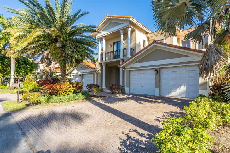 6 bedroom SingleFamilyResidence at 19529 SW 80th Ct, Cutler Cay, Cutler Bay — photo 2