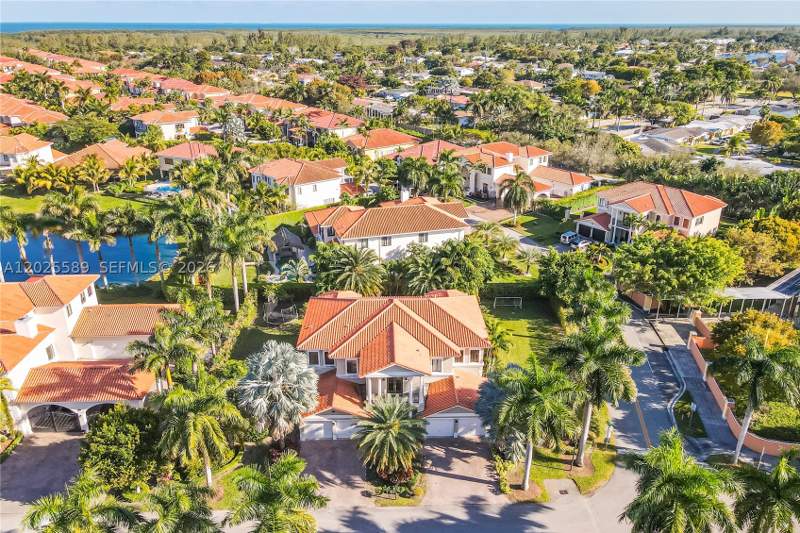 6 bedroom SingleFamilyResidence at 19529 SW 80th Ct, Cutler Cay, Cutler Bay — photo 3