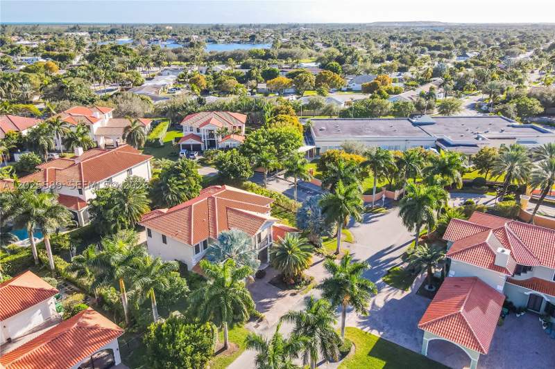 6 bedroom SingleFamilyResidence at 19529 SW 80th Ct, Cutler Cay, Cutler Bay — photo 5