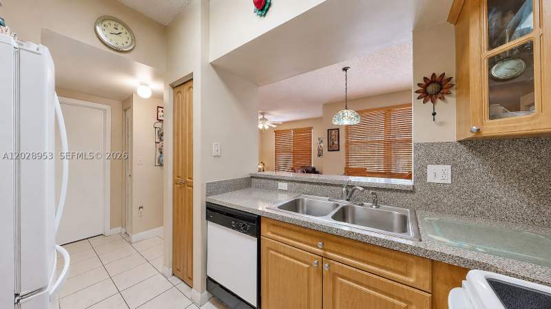 2 bedroom Condominium at 8655 SW 152nd Ave 145, Tiffany Lakes Condo, Miami — photo 4