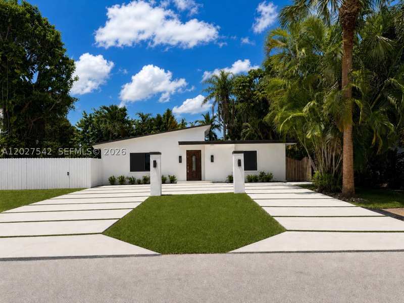 4 bedroom SingleFamilyResidence at 2627 NE 213th St, Biltmore Pk, Miami — photo 1