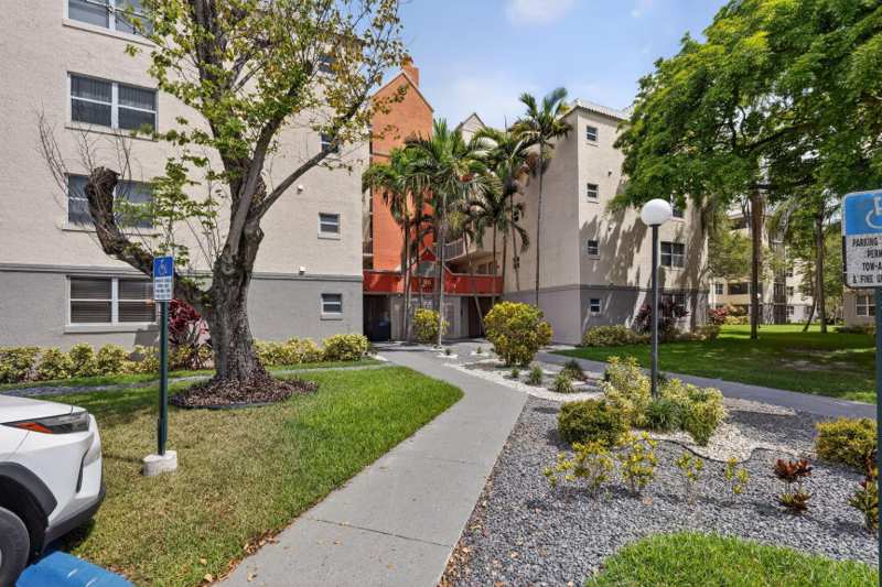 1 bedroom Condominium at 8363 Lake Drive 308, Las Vistas At Doral Condo, Doral — photo 1