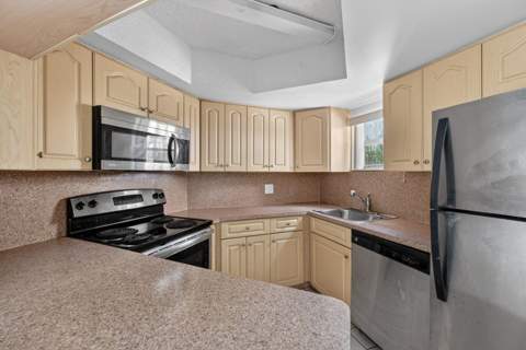 8363 Lake Drive 308, Doral FL - photo 8 of 11
