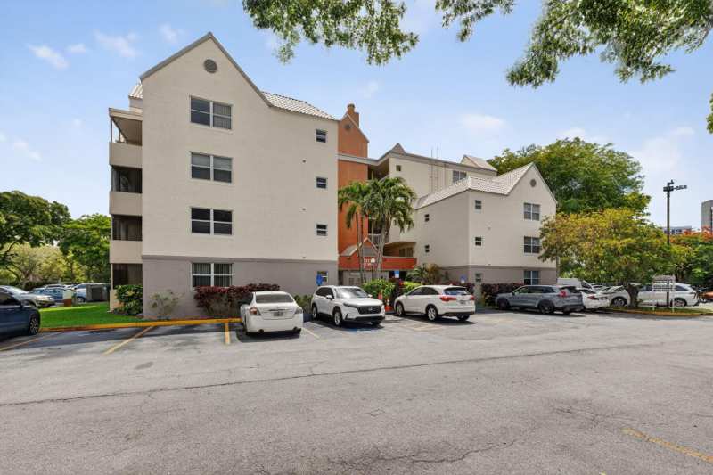 1 bedroom Condominium at 8373 Lake Drive Apt 307, Las Vistas At Doral Condo, Doral — photo 1