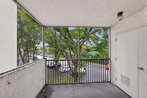 8373 Lake Drive Apt 307, Doral FL - photo 6 of 11