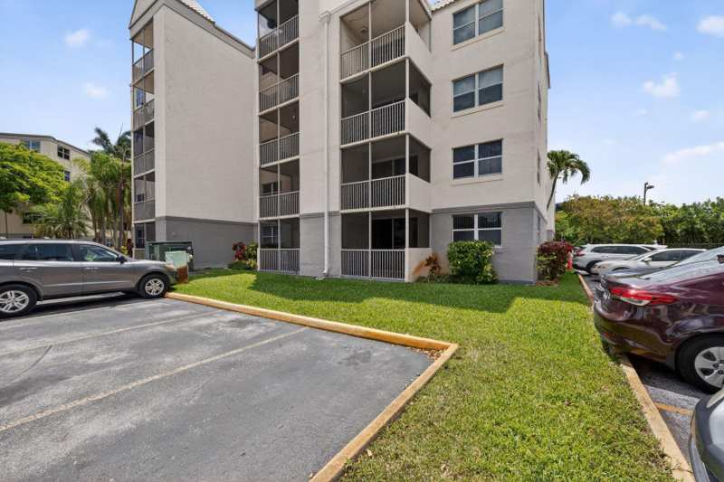 1 bedroom Condominium at 8373 Lake Drive 101, Las Vistas At Doral Condo, Doral — photo 1