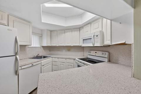 8373 Lake Drive 101, Doral FL - photo 12 of 12