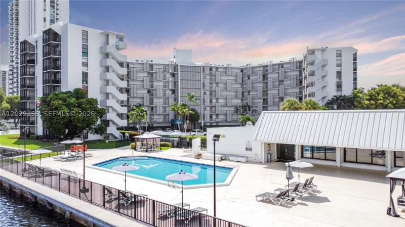 1 bedroom Condominium at 3475 N Country Club Dr 503, Ensenada Condo Bldg E-Ii, Aventura — photo 2