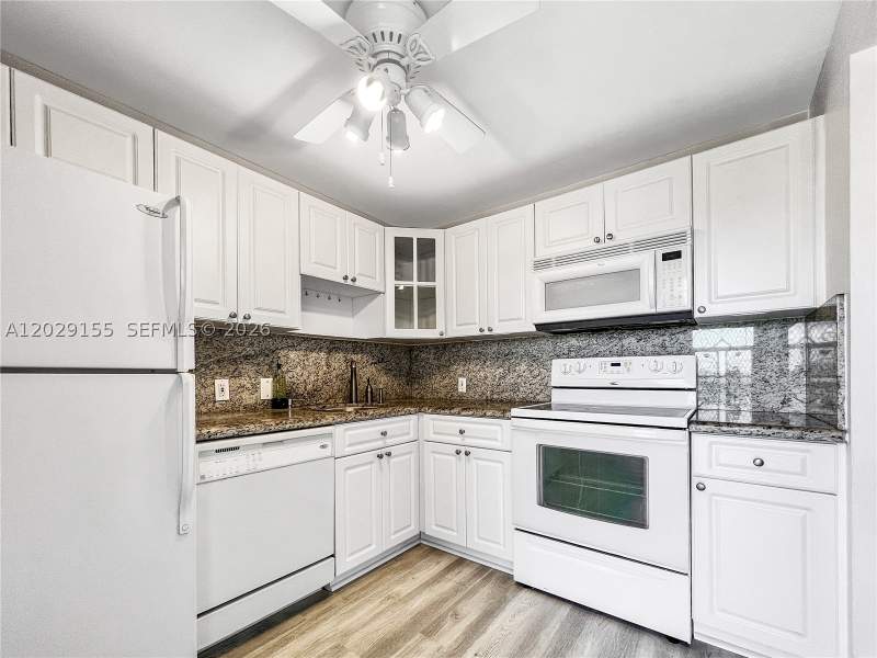 1 bedroom Condominium at 3475 N Country Club Dr 503, Ensenada Condo Bldg E-Ii, Aventura — photo 5