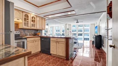 1228 West Ave 1404, Miami Beach FL - photo 10 of 43